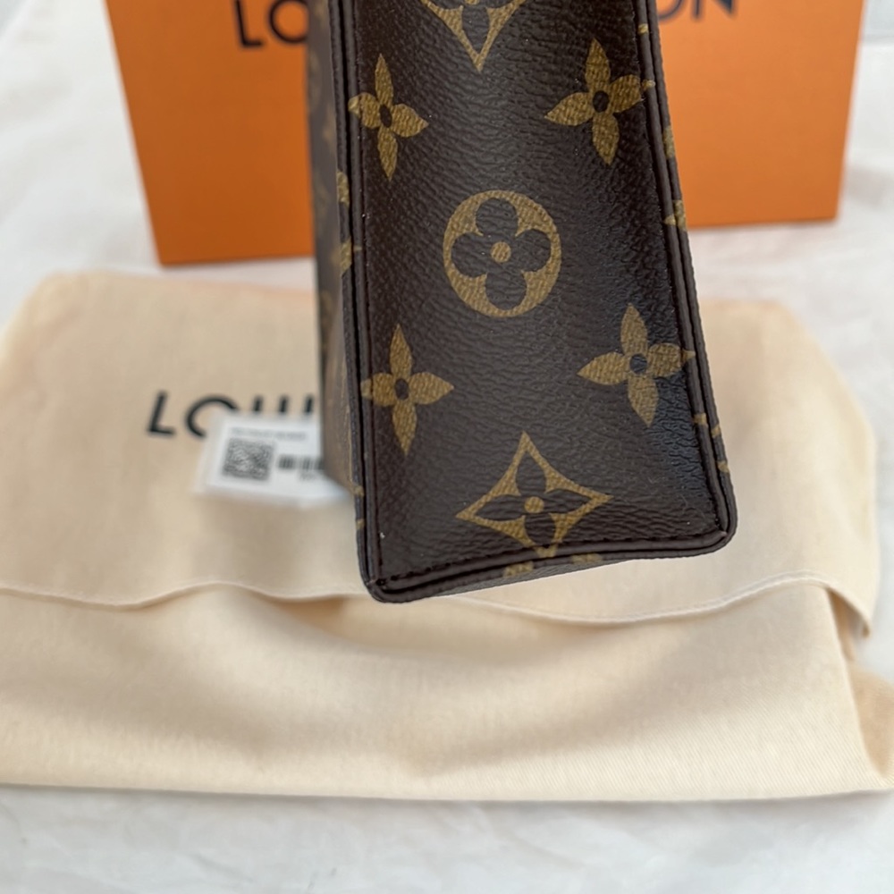 Louis Vuitton Monogram Toiletry 26 - Picture 4 of 11